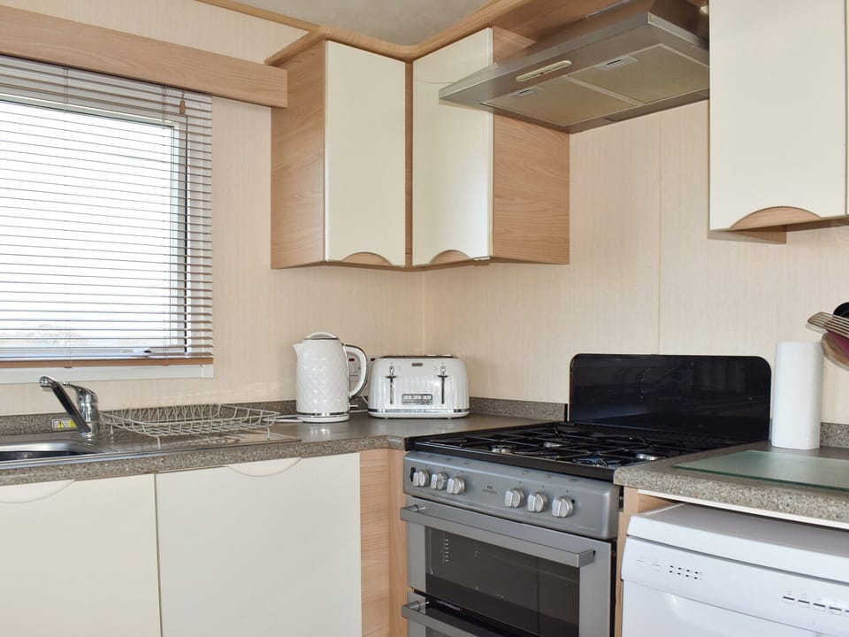 Kitchen | Solent Retreat - Solent Village 13, Thorness Bay