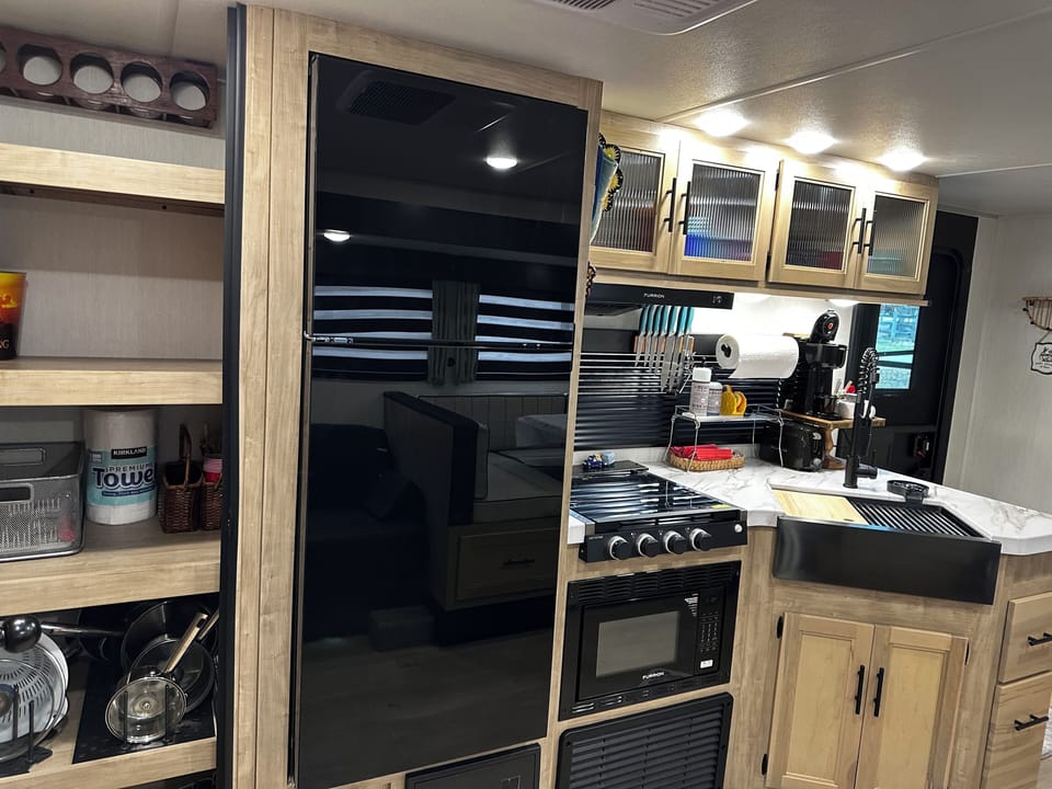 Full kitchen with pantry.