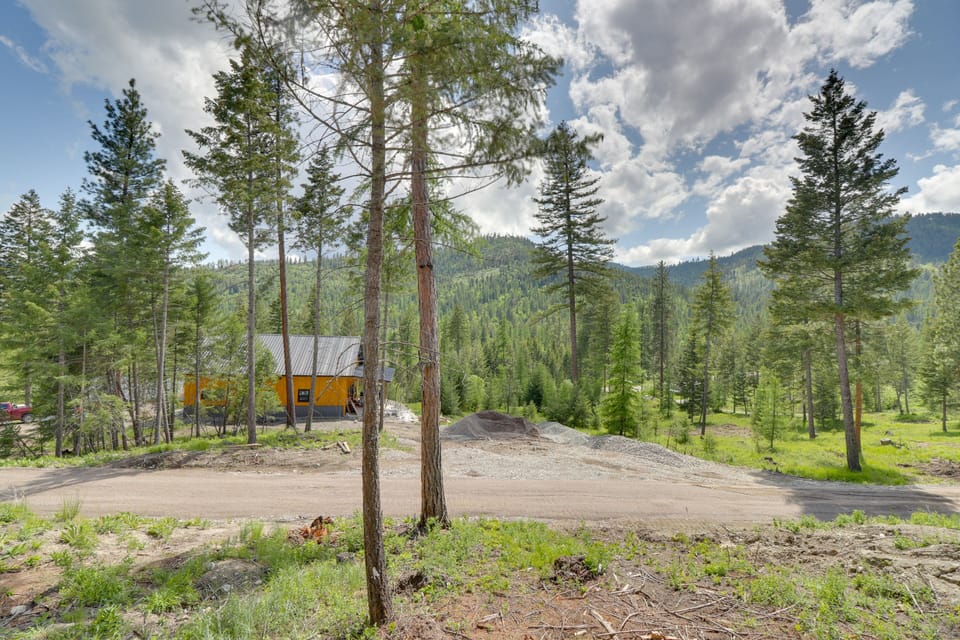 Parking | Driveway (2 Vehicles) | RV/Trailer Parking