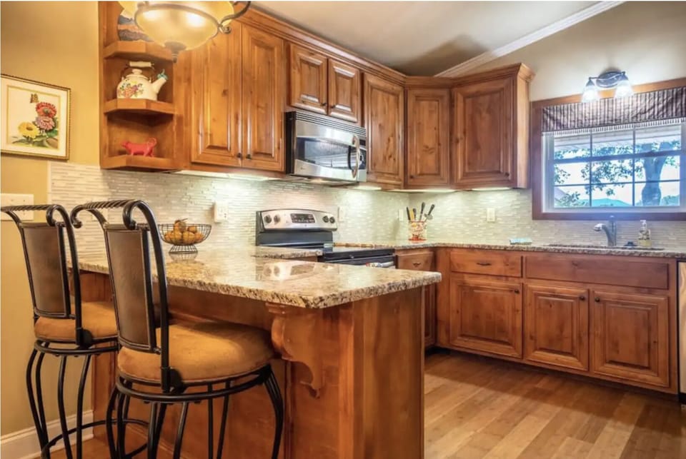 Kitchen with everything you need for a nice meal (Thanksgiving, Christmas)