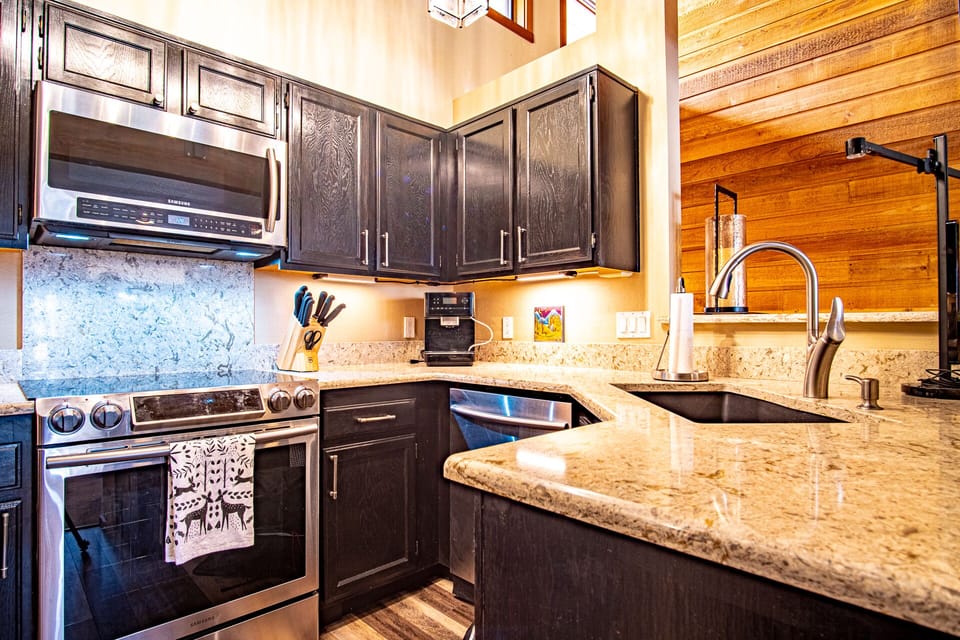 Kitchen fully-equipped with modern amenities