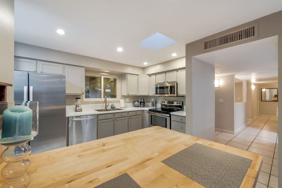 Spacious kitchen with large peninsula
