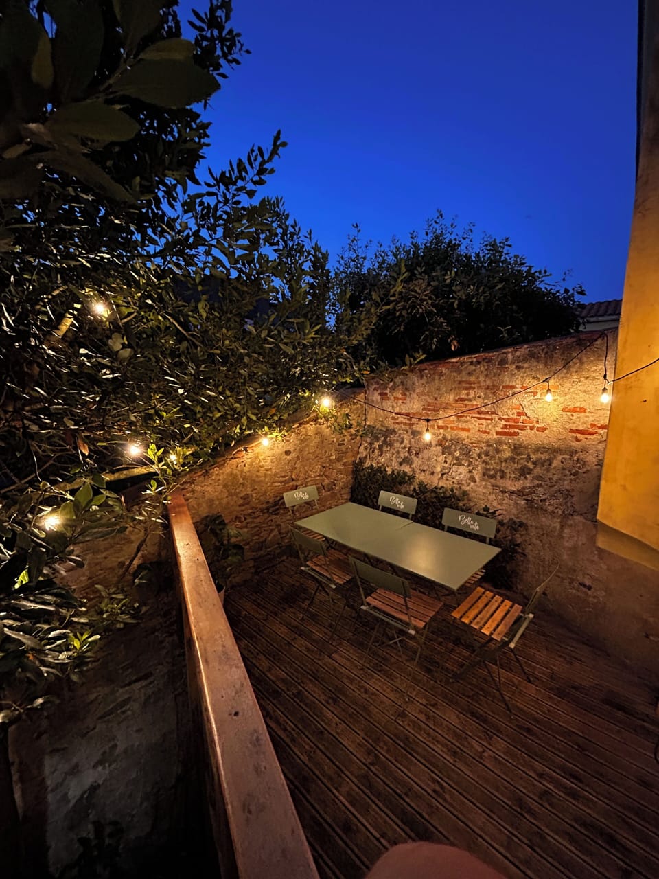Outdoor dining