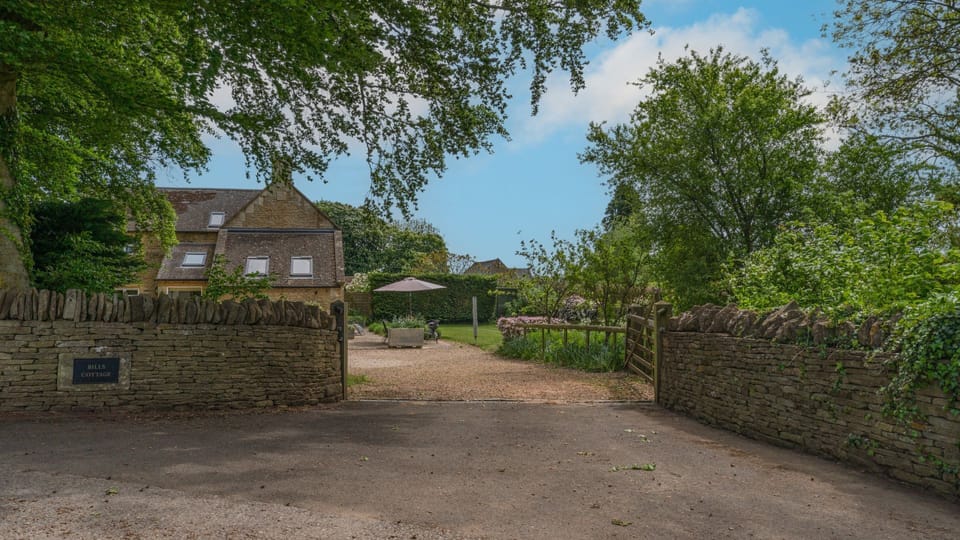 Cottage Driveway, Bill's Cottage, Bolthole Retreats