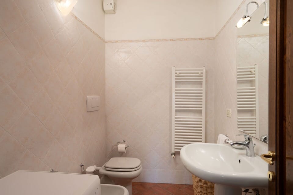 Amenities, Autumn, Bathroom, Room Detail, Spring, Summer