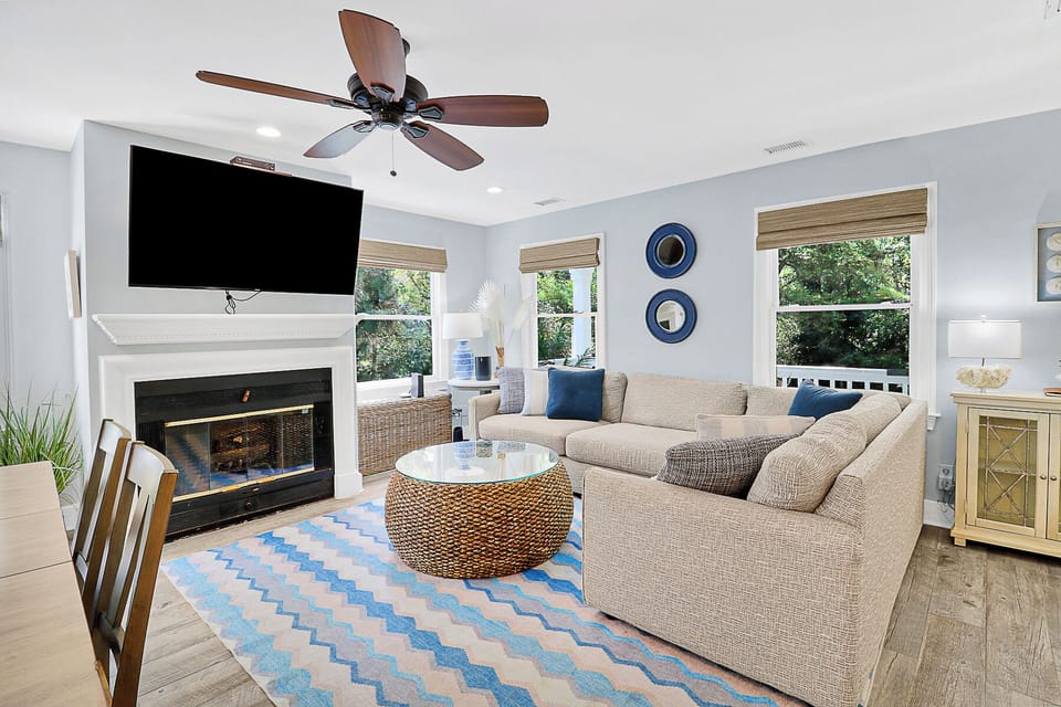 9 Flamingo | Living Area