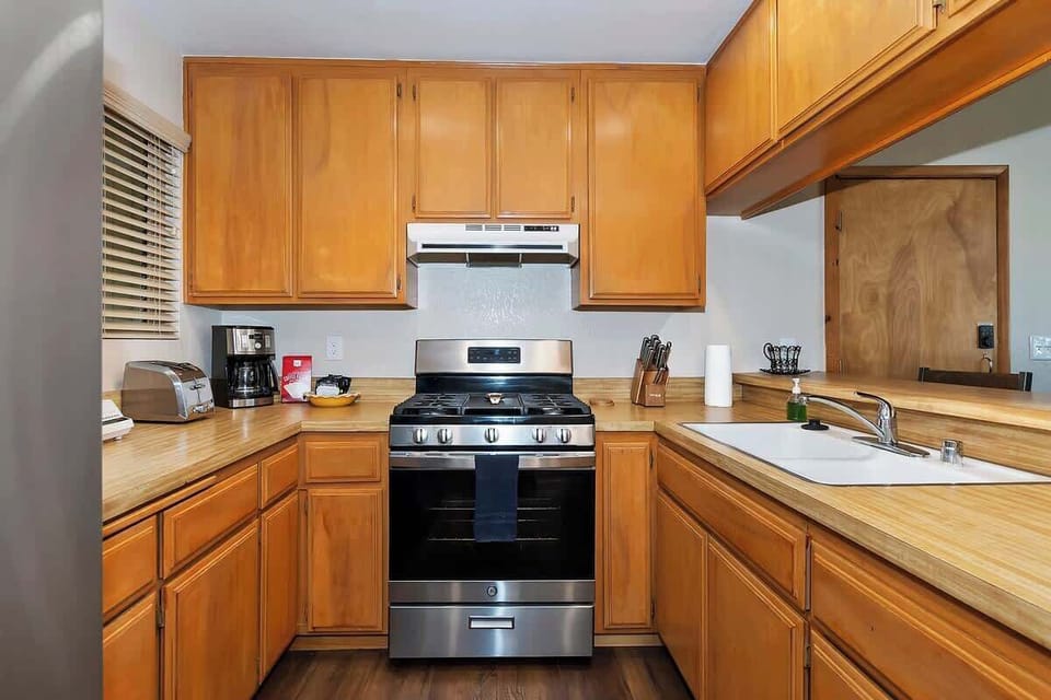 Fully equipped kitchen. 