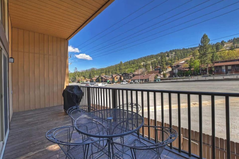 Balcony with BBQ grill. 