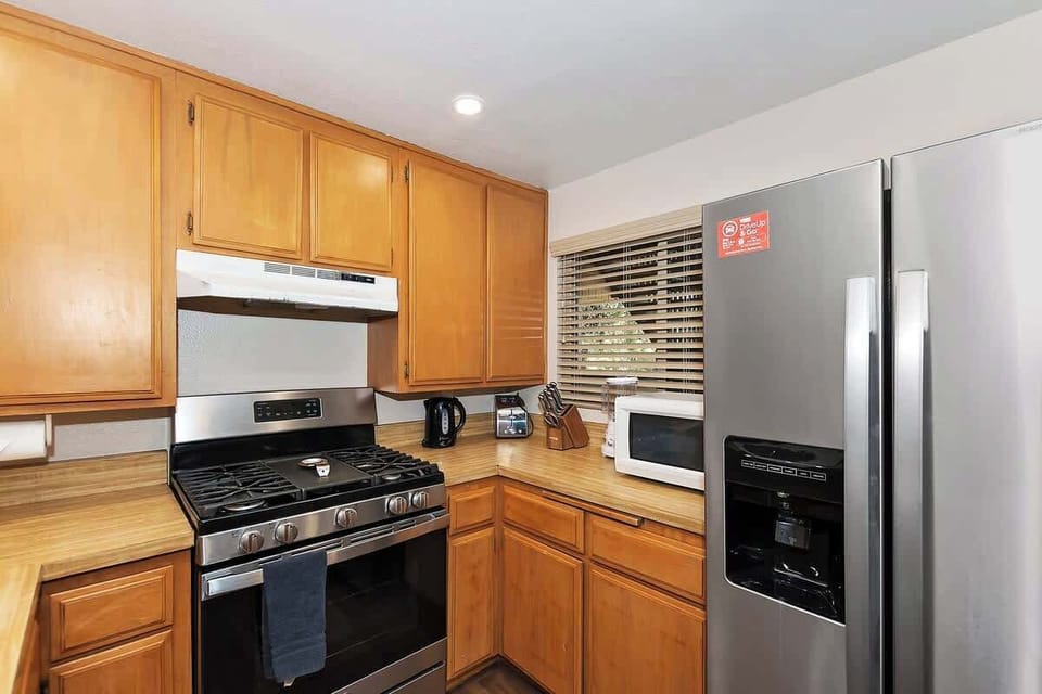 Full kitchen. 