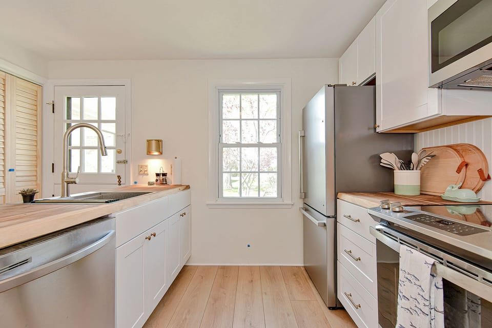 Stainless appliances throughout.