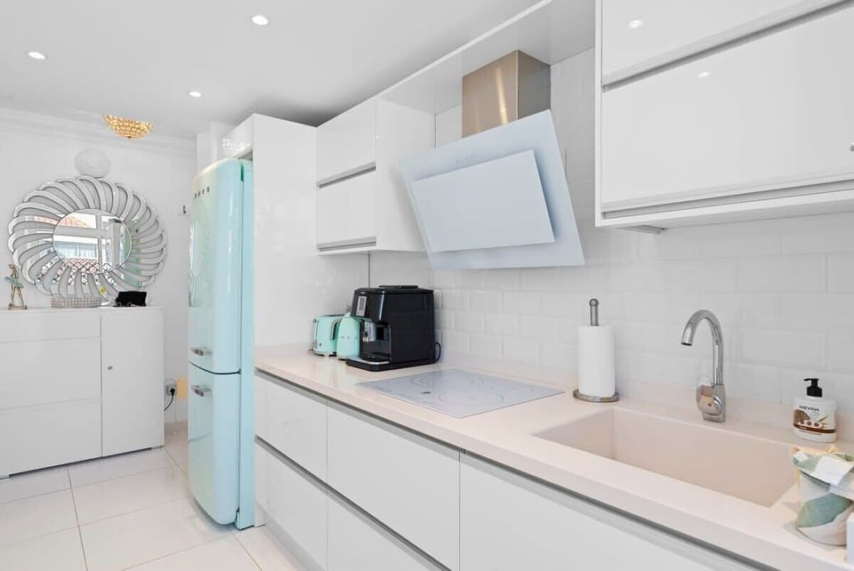 Fully-equipped Kitchen with all Appliances, Kitchenware & Dining Essentials