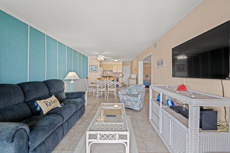 Great open floor plan in this fabulous oceanfront condo.