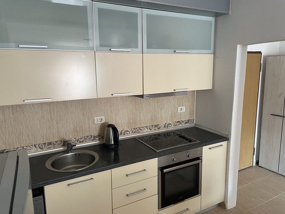 Specious and open space between kitchen and dining area