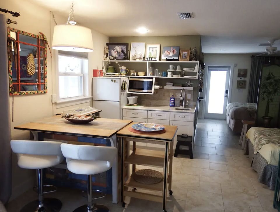 kitchen area and entrance 