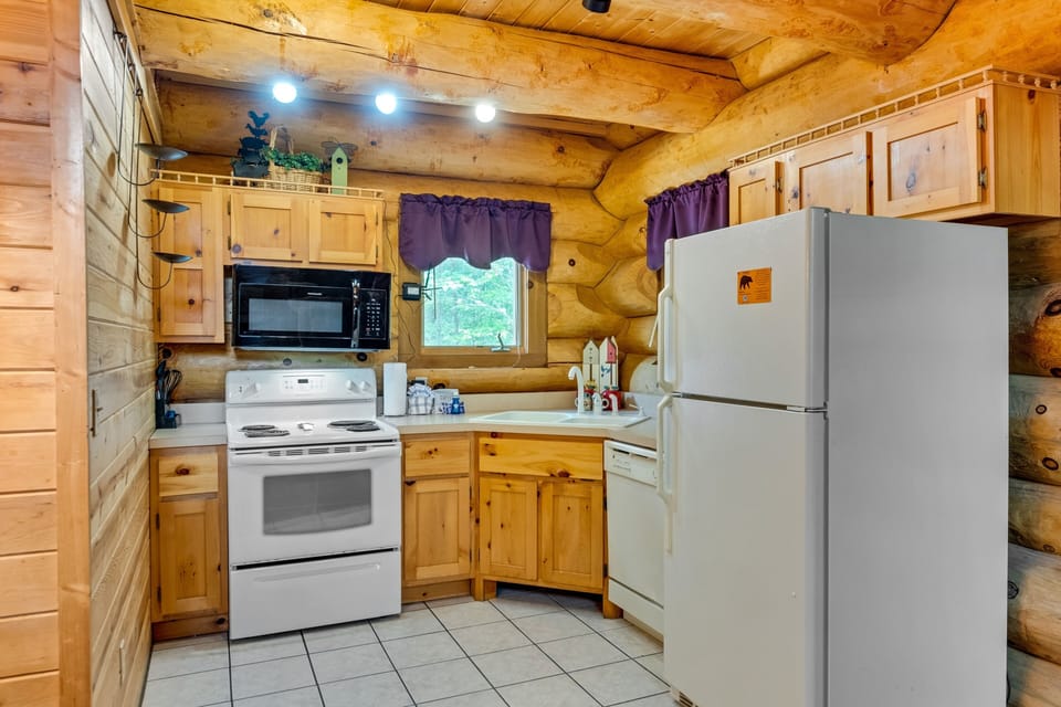 Indoors, Refrigerator, Microwave, Oven, Floor