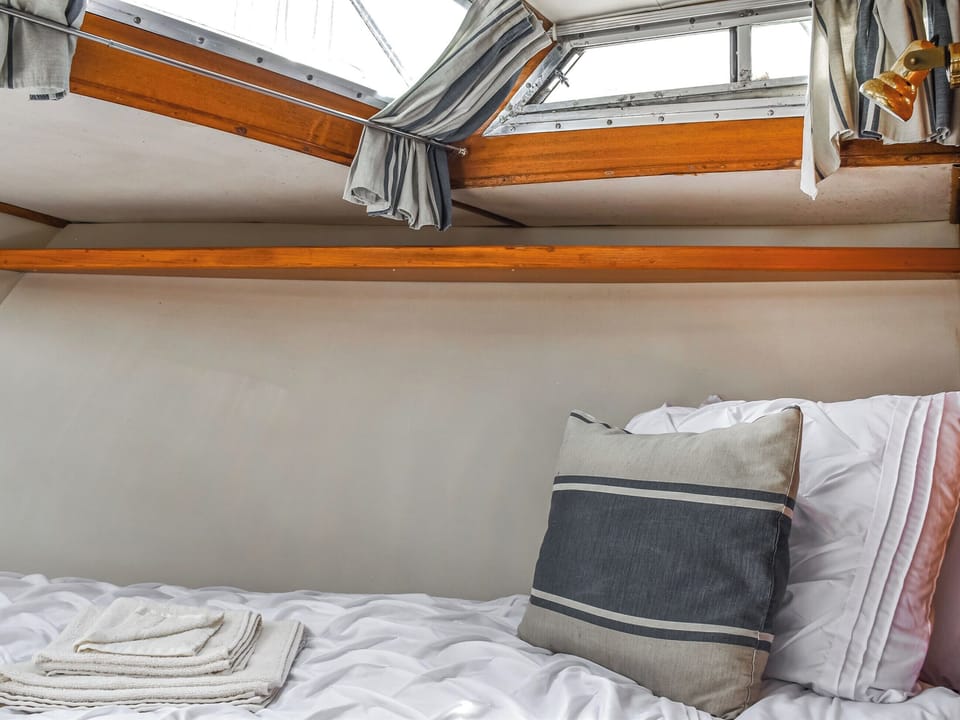 Bedroom | The Rose - Coynant Farm, Felindre, near Swansea 