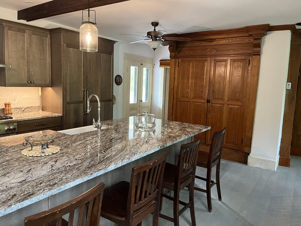 Kitchen & Dining 