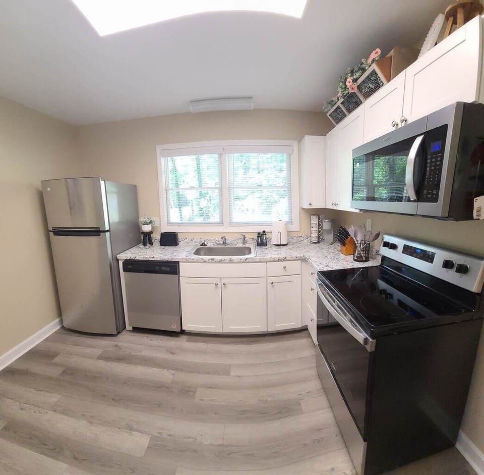 Kitchen
New appliances and cabinets. Fully equipped kitchen for family meals