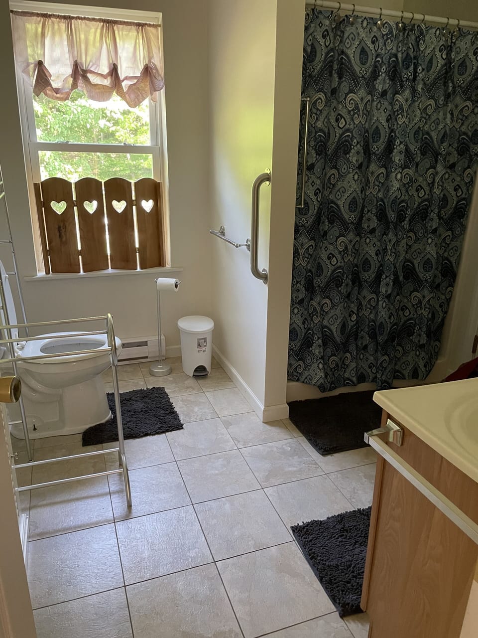 Downstairs full bathroom 