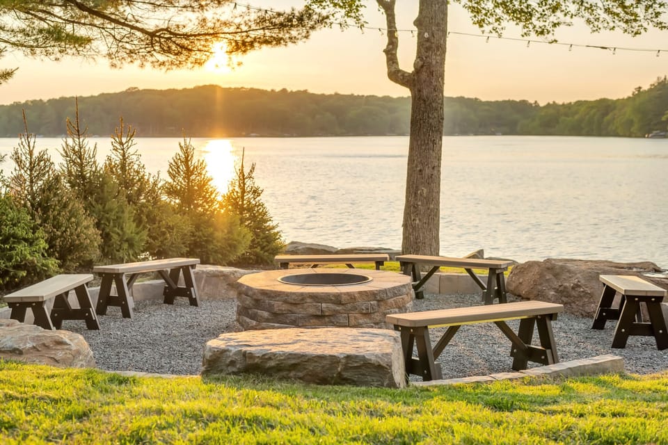S'Mores and Ghost Stories.
Gather Family and Friends around the Lakeside Fire Pit for spooky fun or just relaxing and enjoying the vies of Lake Harmony.