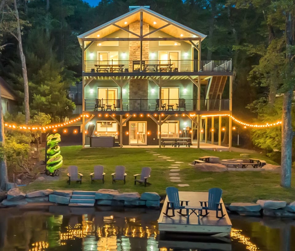 Something for Everyone
Located on Lake Harmony, Lake Front Livin is the epitome of Summer.