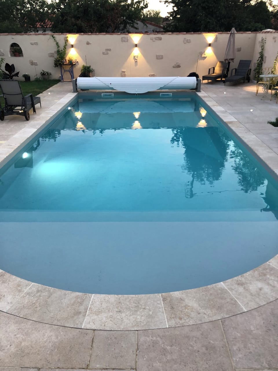 Pool lit