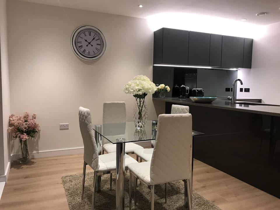 Dining / Restaurant