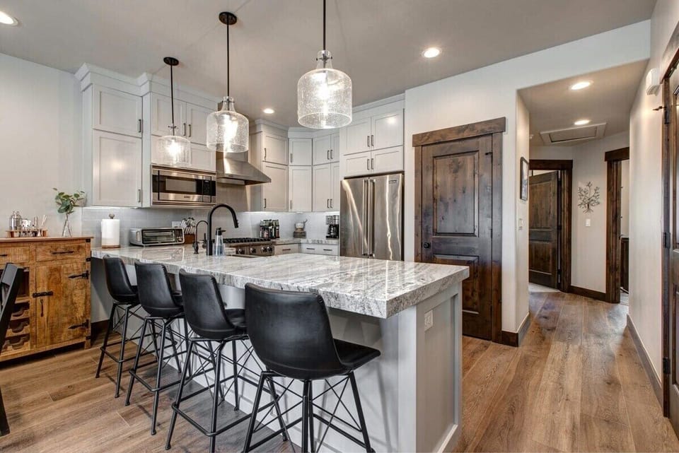 Breakfast Countertop Seating for Four