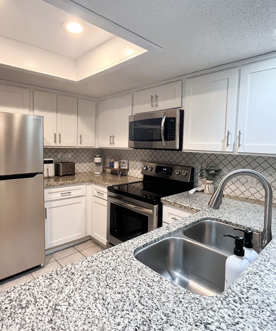Prepare breakfast and meals easily with stainless steel appliances 