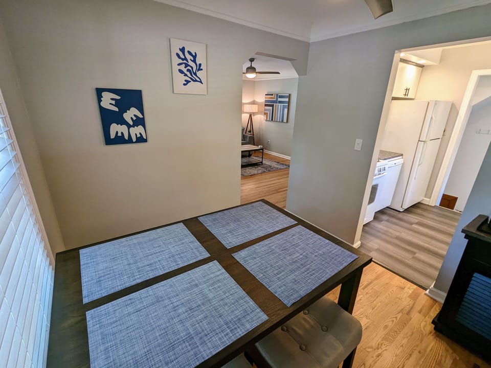 Dining room between featuring a high top table with 4 padded stools.