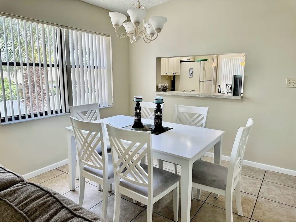 Dining Area (1)