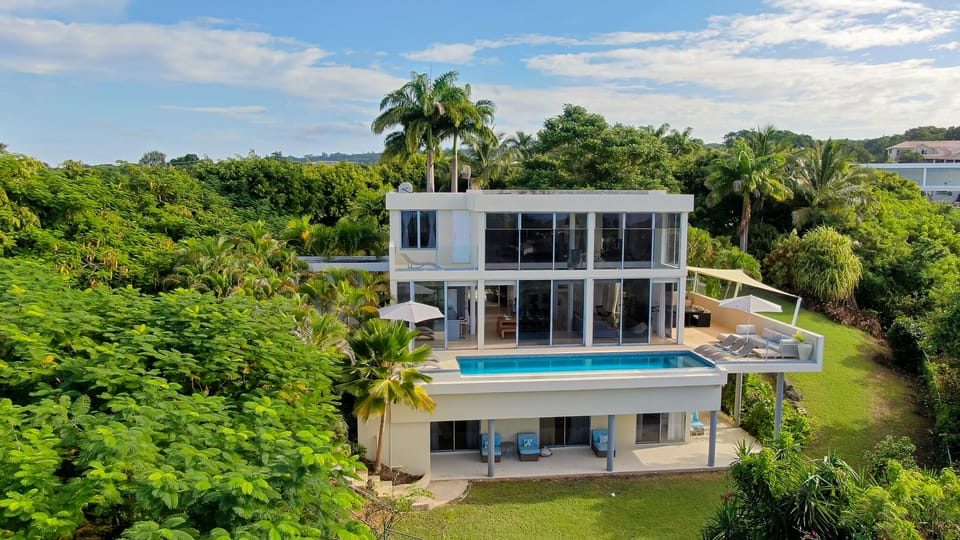 Contemporary style villa set in private tropical setting