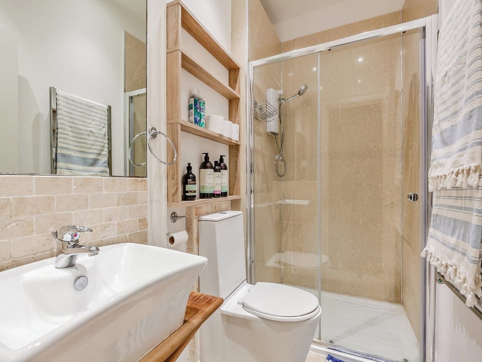 Bathroom | The Beach Studio, Brighton