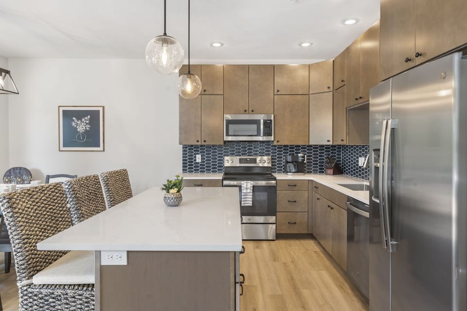 Fully stocked kitchen!