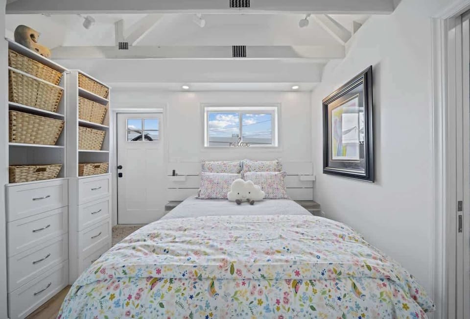 Cozy and inviting bedroom featuring a comfortable queen-size bed with fresh linens, soft pillows, and a flat-screen TV for your relaxation and entertainment.