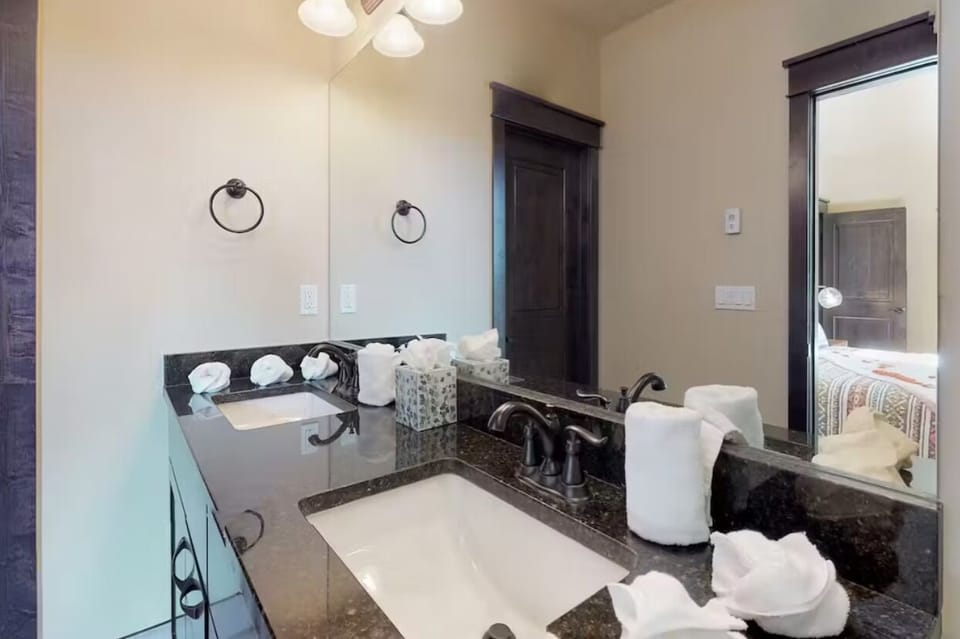 Double vanity sinks for easier mornings