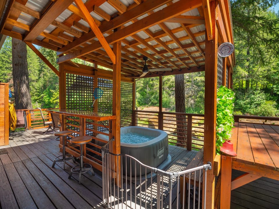 Outdoor spa tub
