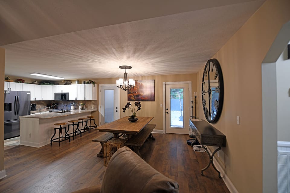 Dining and Breakfast Area, Main Level 