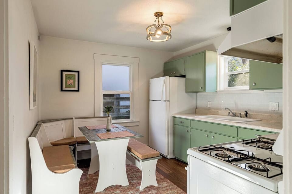 Cozy full kitchen has comfy breakfast nook, coffee maker, microwave, toaster oven, full-sized gas stove