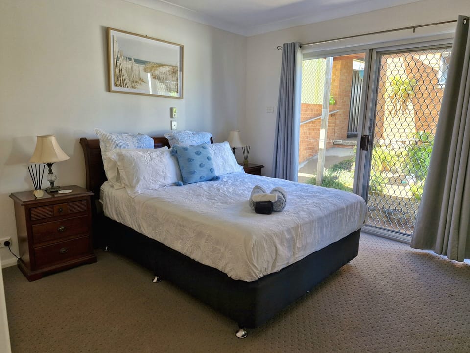Main Bedroom (Bed 1)