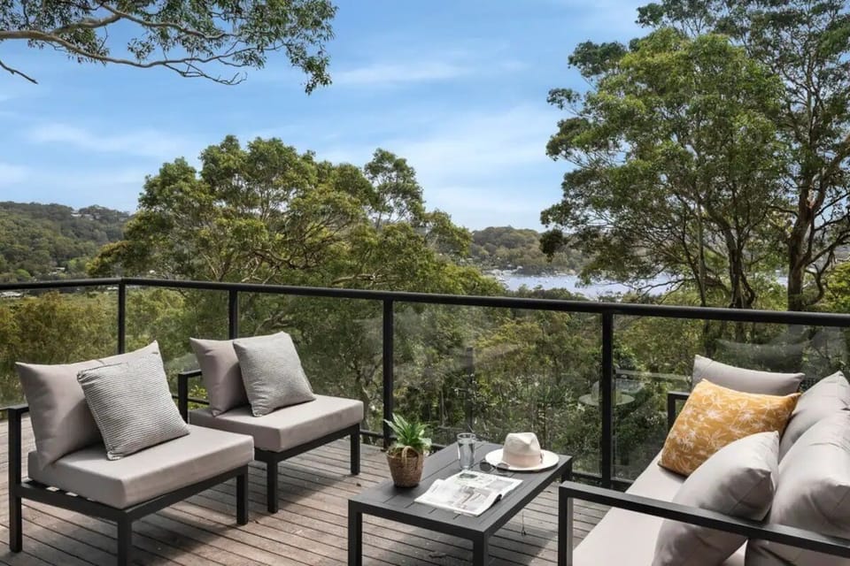 Deck overlooking Pittwater 