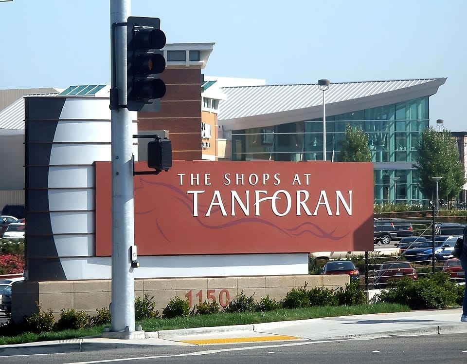 Shop and dine nearby for effortless, convenient stay days.