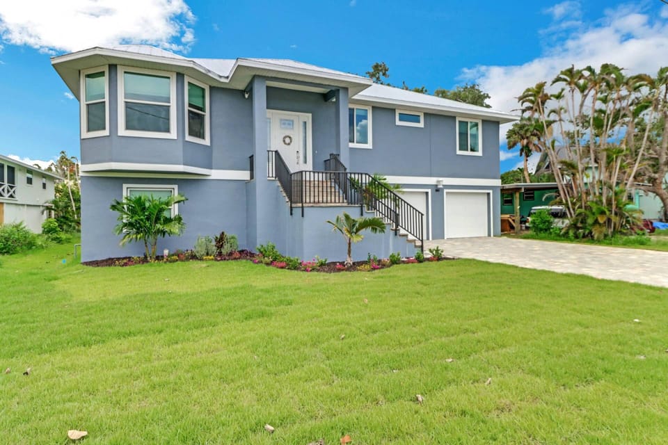 This newly constructed home has been completed post-Ian and the pictures accurately reflect the current condition of the property.