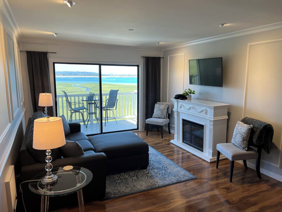 Comfortable living room with spectacular view 