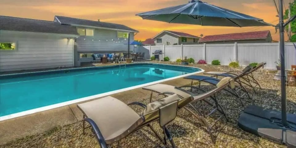 - Refresh in the sparkling outdoor swimming pool at sunset   - Relax on poolside loungers with umbrella shade and seating   - Seasonal pool available May 15 to September 29 weather permitting  