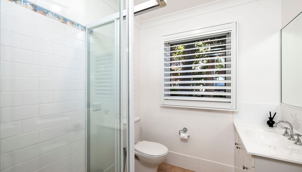 Cabane Sur Mer Bathroom | Shower | Toilet | LInen provided