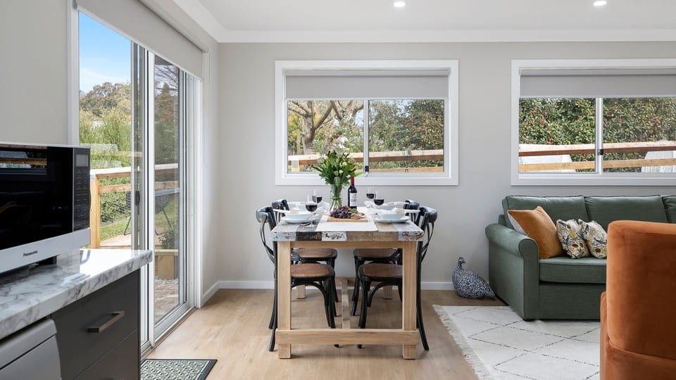 Blue Hen | Dining table | Garden views