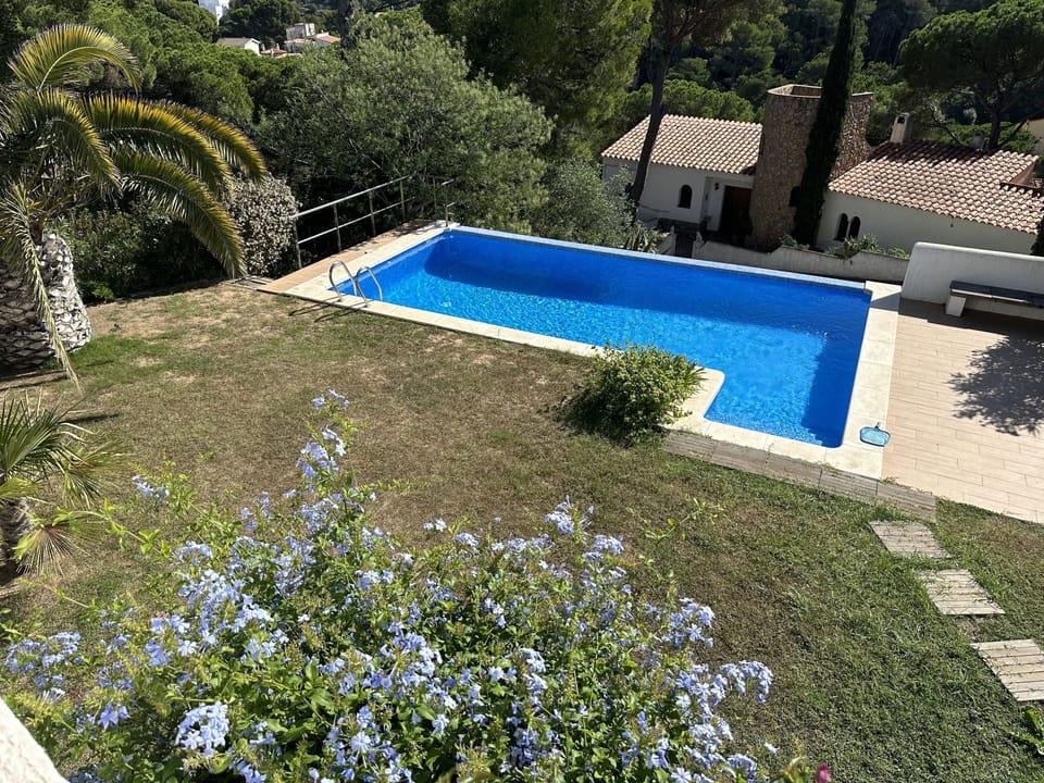 Villa 900 mts from the beach. 6 p. Private pool and garden. Porch. Wifi. Pals.
