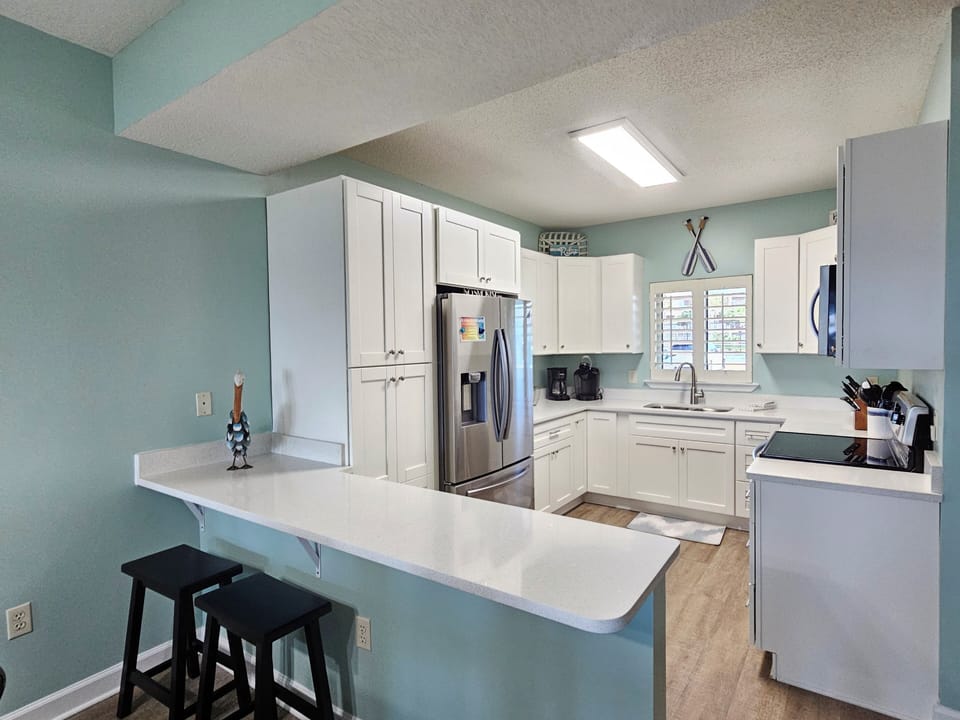 Breakfast Bar/Kitchen