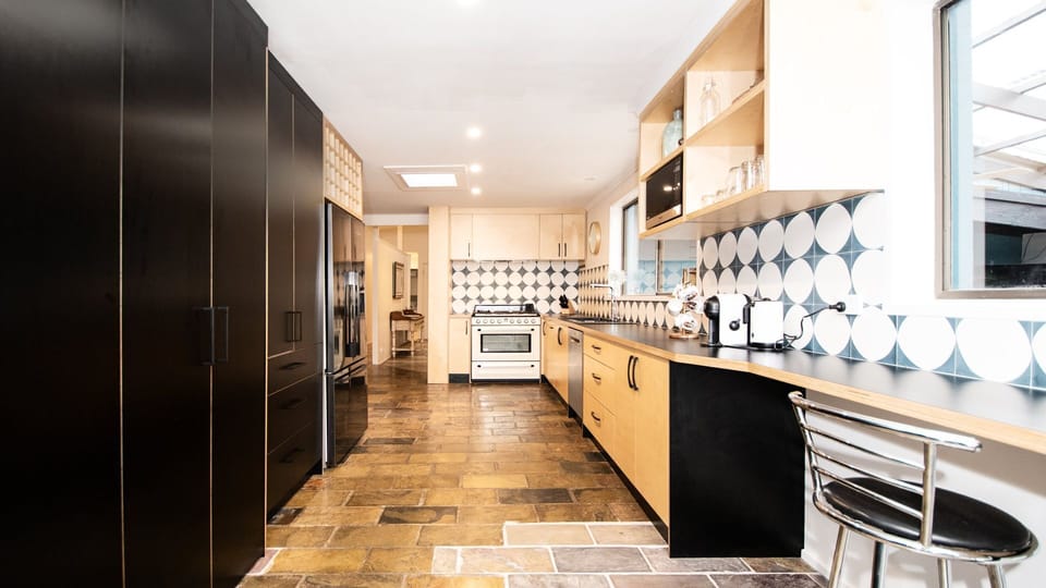 Beautiful fully equipped kitchen.
